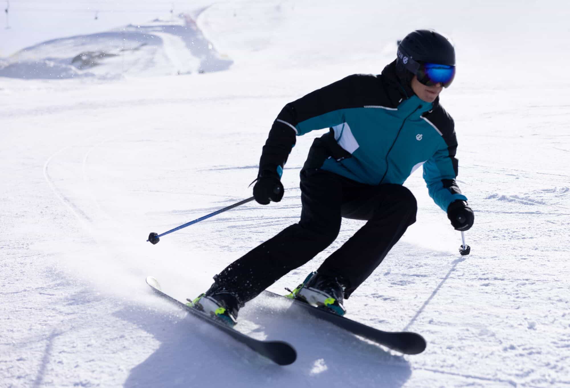 catch on II blue black skiing
